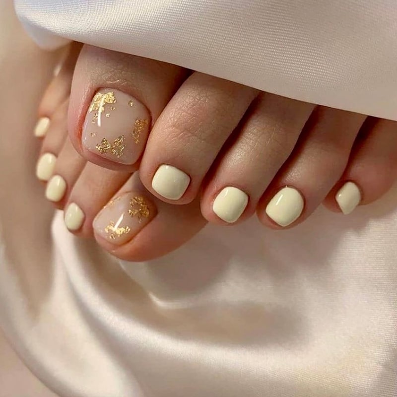 Classic Pedicure for Women with Callus Treatment